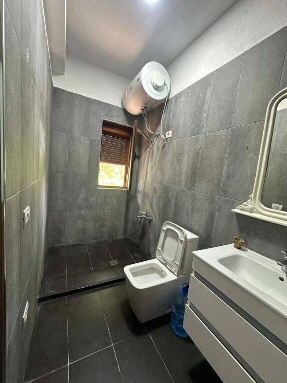 Jepet me qira shtëpi private 2+1 – Mbrapa Casa Italia