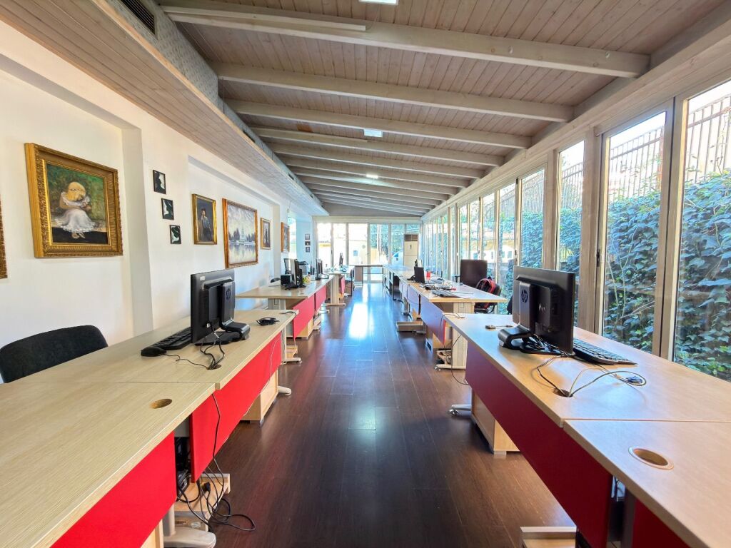 Locale commerciale in vendita – Via Elbasan, di fronte all'Ambasciata Americana 600.000 €