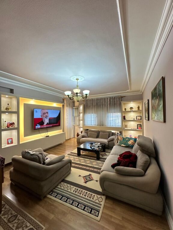 IN VENDITA 3+1+2 ASTIR BAR UNIVERSI 233.450€