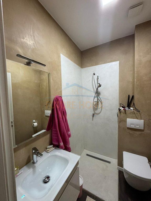 Qera, Apartament 2+1+2+ Post parkimi , Fresk