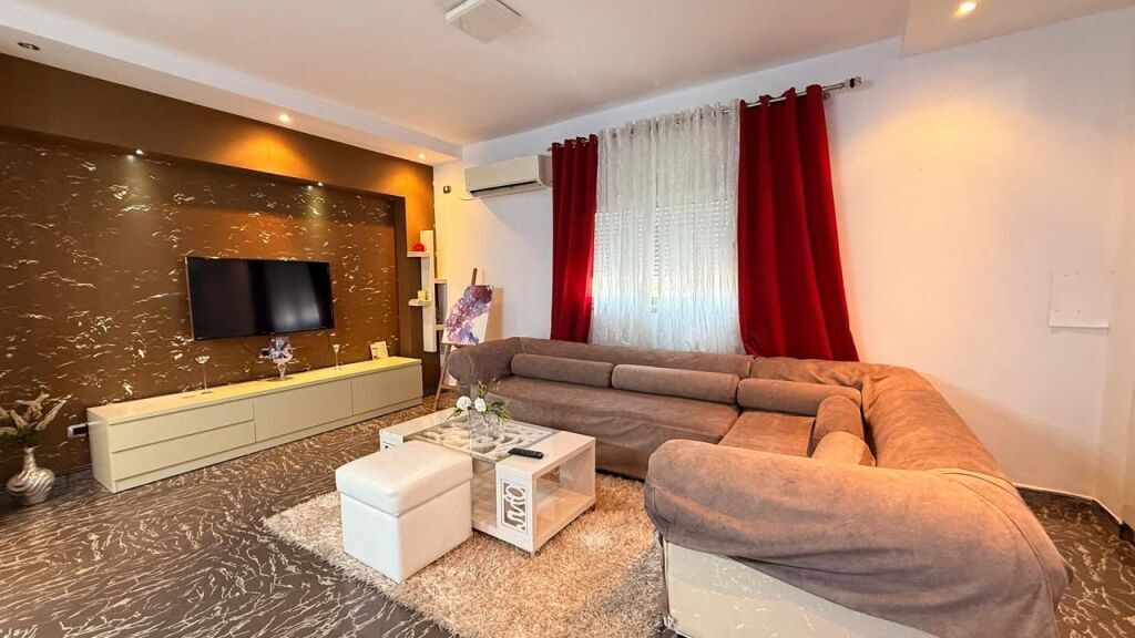 Apartment 2+1 for rent at Komuna e Parisit