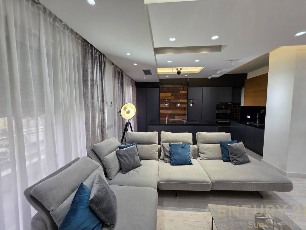 APARTAMENT 2+1+2 QIRA PRANE LIQENIT ARTIFICIAL 1,300 €