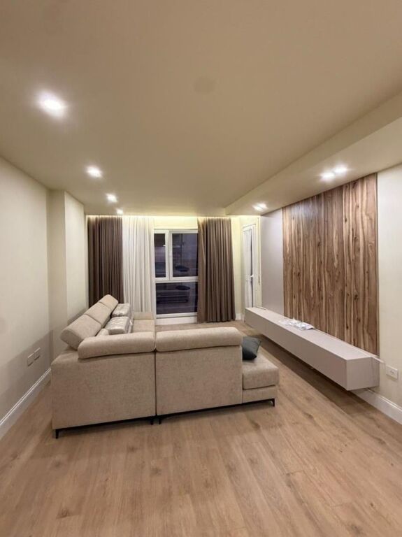 Apartament 2+1 Colour Splash, Paskuqan