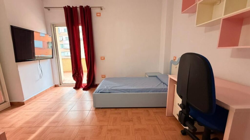 Apartment 2+1 for rent at Komuna e Parisit