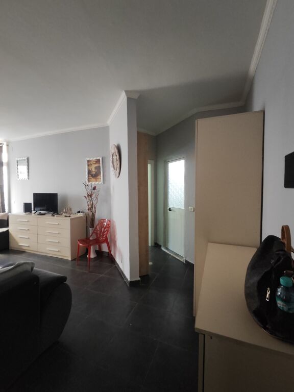 1+1 near Trida Lounge Astir