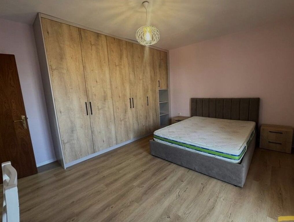 In vendita, Appartamento 2+1, Via Kavaja, Tirana.