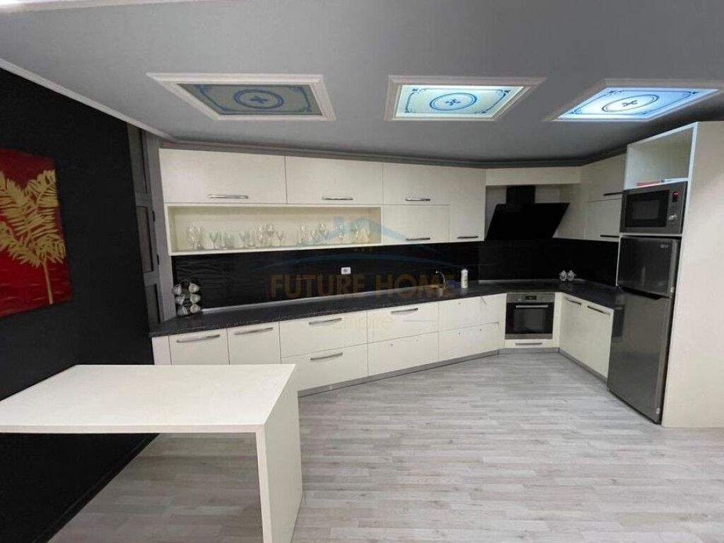 Appartamento 2+1+2+ Veranda in Vendita, Palazzo con Freccia