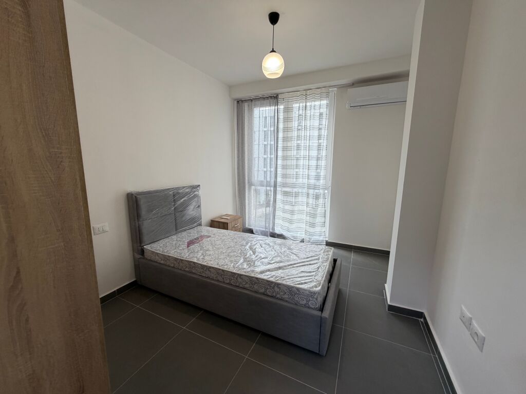 🏡 Apartament 3+1 me qira tek 5 Maji  Në fund të rrugës, në pallat të ri, kati 2 .  💰 65,000 lekë/muaj
