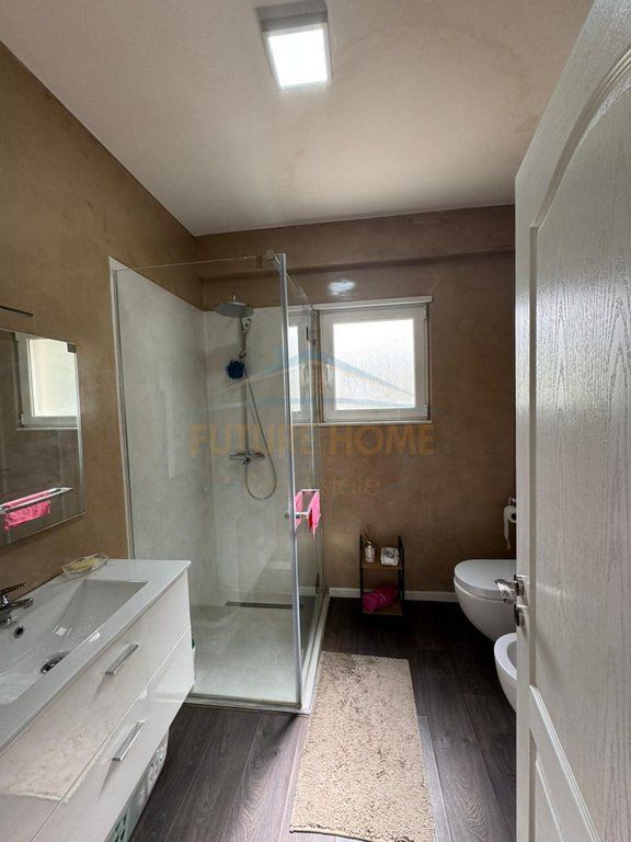 Qera, Apartament 2+1+2+ Post parkimi , Fresk