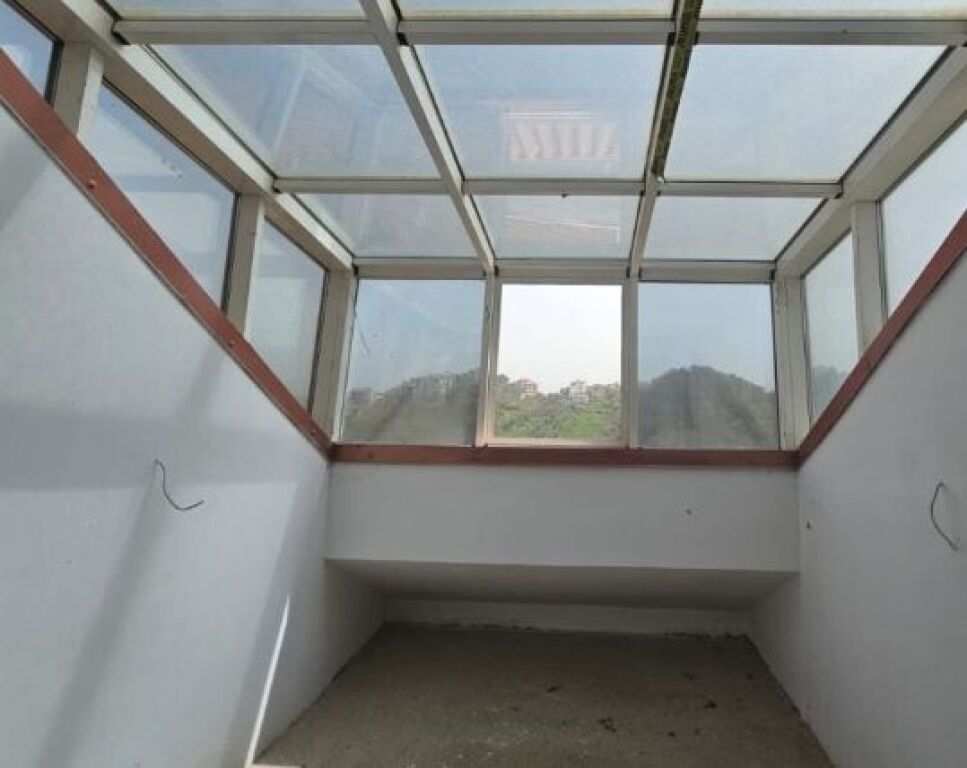 Shitet Vile me pishine