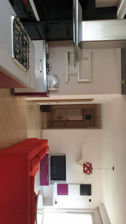 2+1,i mobiluar te kompleksi panorama stacion treni,700 euro