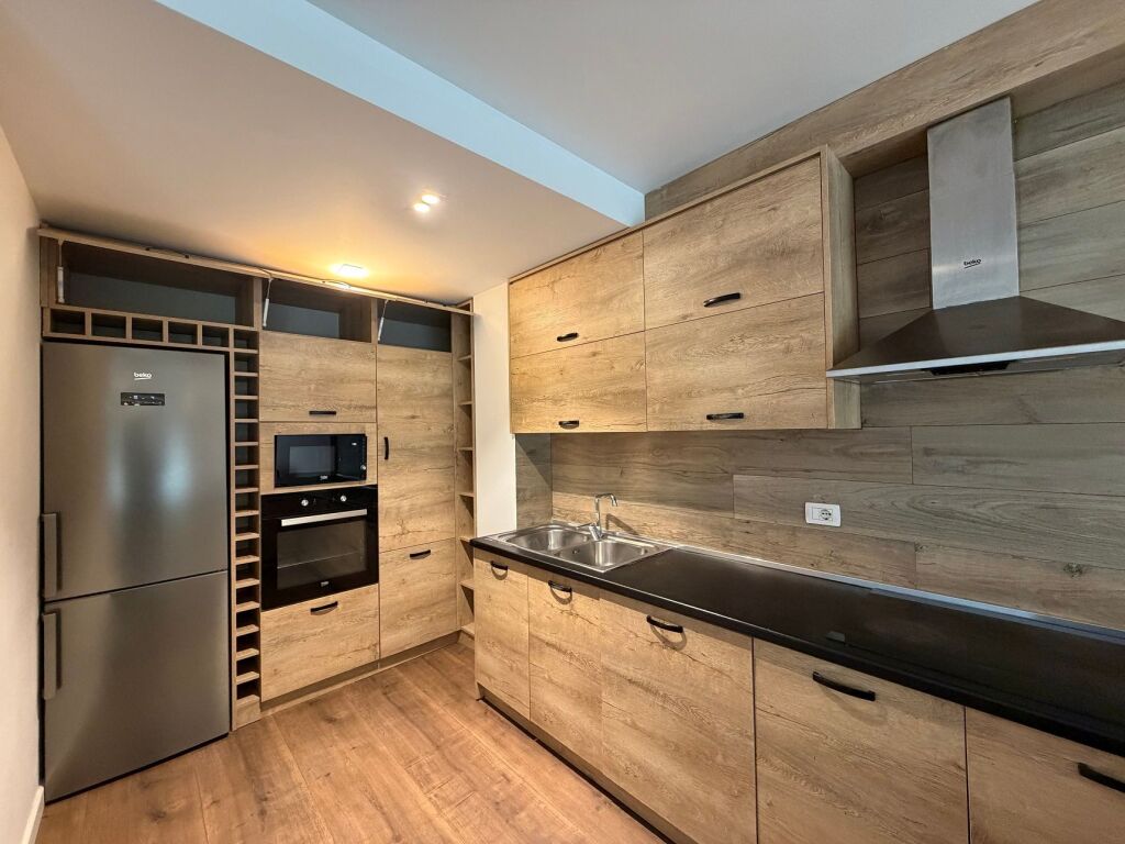 Vilë 3+1+oborr+garazhd me qera në ne TEG - MULLET