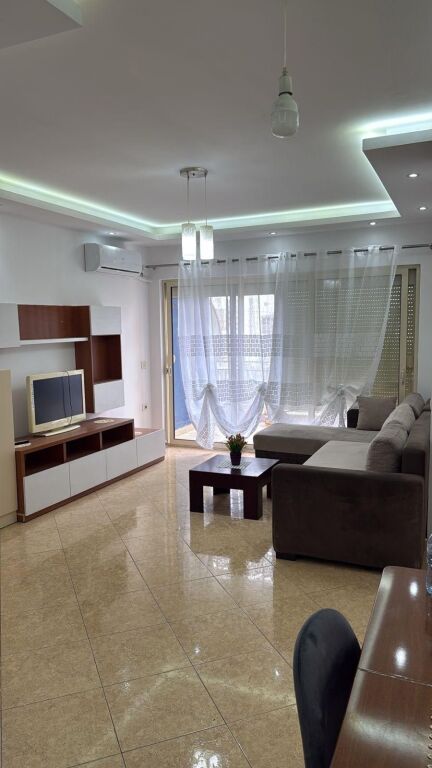 Affitto | Apartament 2 + 1 | Fusha Aviacionit | 600 €/mese