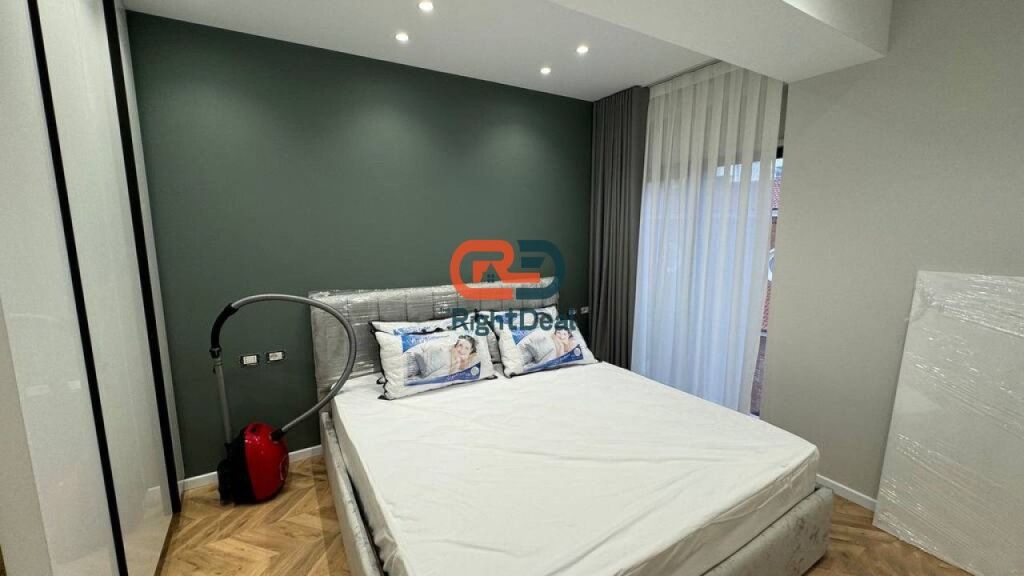 Tek Rruga e Kavajes, Shitet Super Apartament 1+1, Totalisht I Investuar !!