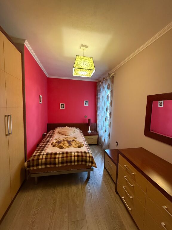 Perballe Delijorgjit Shitet Super Apartament 3+1 Me Mundesi Ndarje Ne 2 Apartamente!