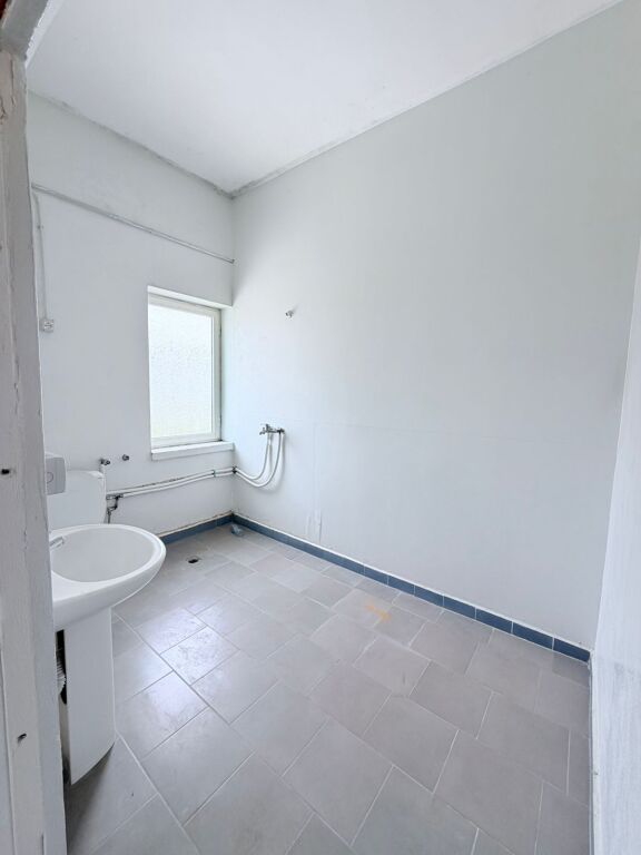 JEPET ME QERA MAGAZINE NE ZONEN E SHKOZETIT, DURRES