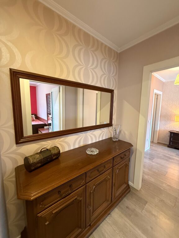 Perballe Delijorgjit Shitet Super Apartament 3+1 Me Mundesi Ndarje Ne 2 Apartamente!