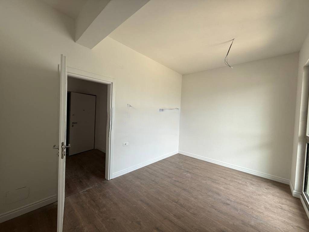Shitet Apartament 1+1 Bulevardi Ri (Park Avenue) ! 195,000 €