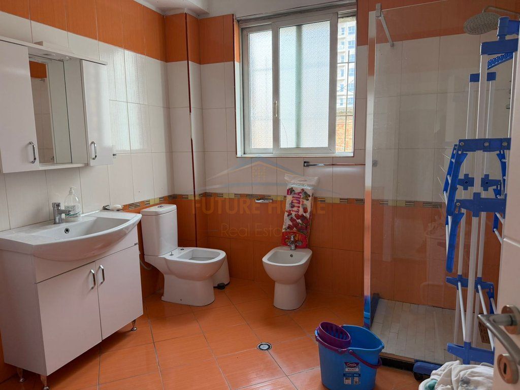Qera, Apartament 2+1, Laprake