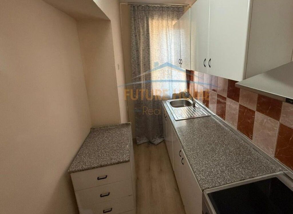 Qera, Apartament 2+1, Tregu Elektrik , Tiranë.
