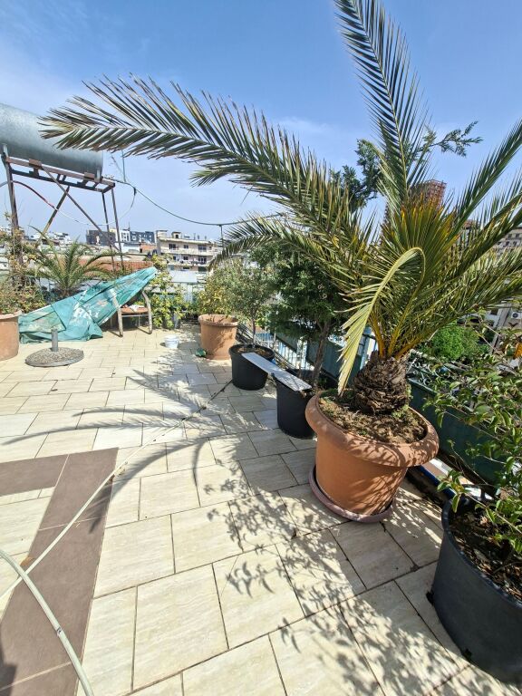 VENDESI APPARTAMENTO 3+1+PAPAFINGO VICINO AL 21 DICEMBRE