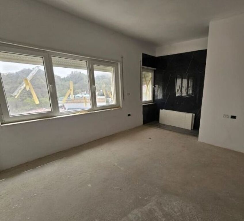 Shitet Vile me pishine