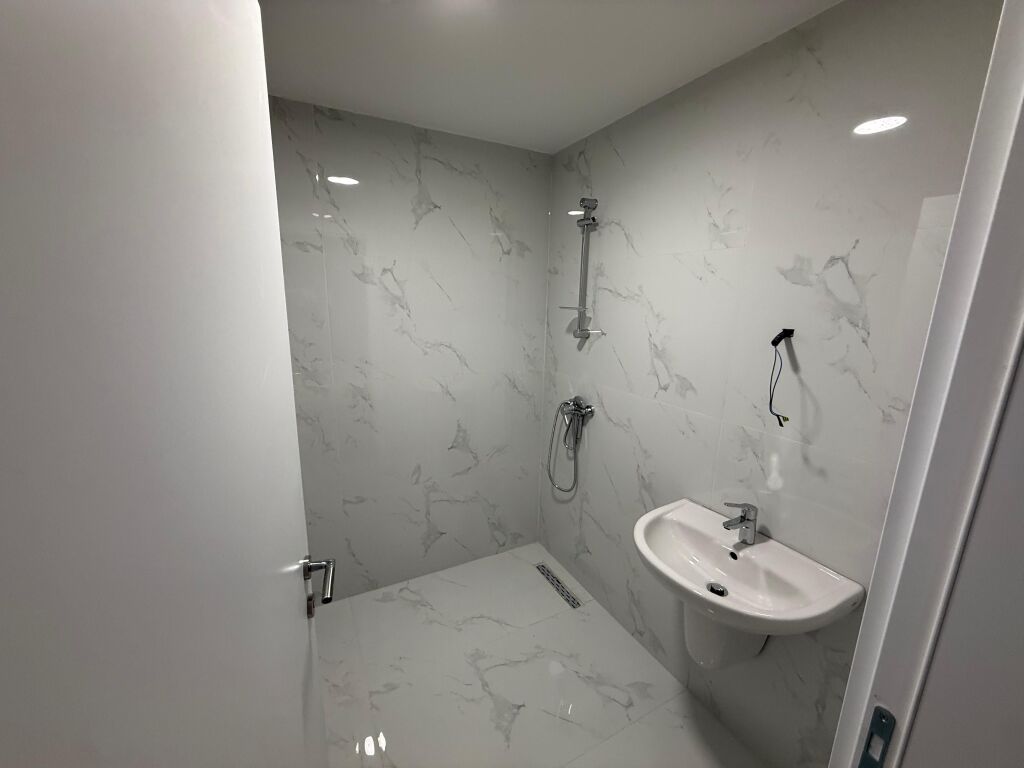 📣 AFFITTO Appartamento 2+1+2 con Parcheggio📍 Vicino a Casa Italia ✨  🏢 Nuova Costruzione 🪜 5° Piano (Con Ascensore) 🛋️ Arredato con Condizioni Moderne ✅ Mai Abitato Prima  💶 Prezzo 750 Euro