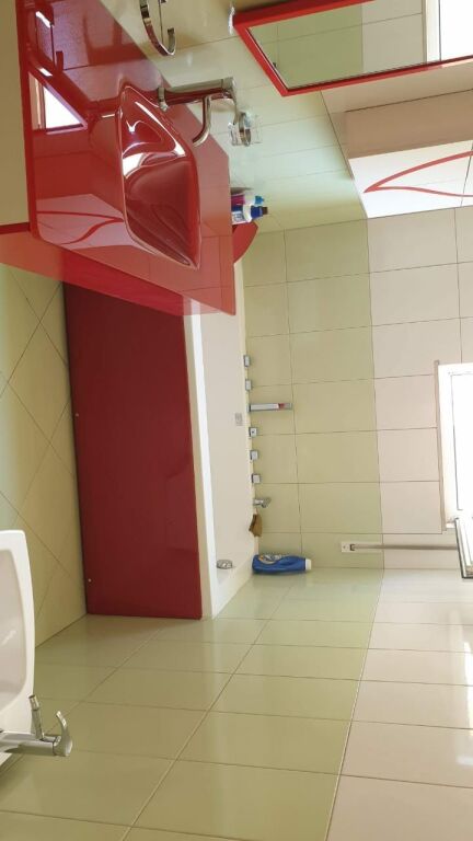 2+1,i mobiluar te kompleksi panorama stacion treni,700 euro