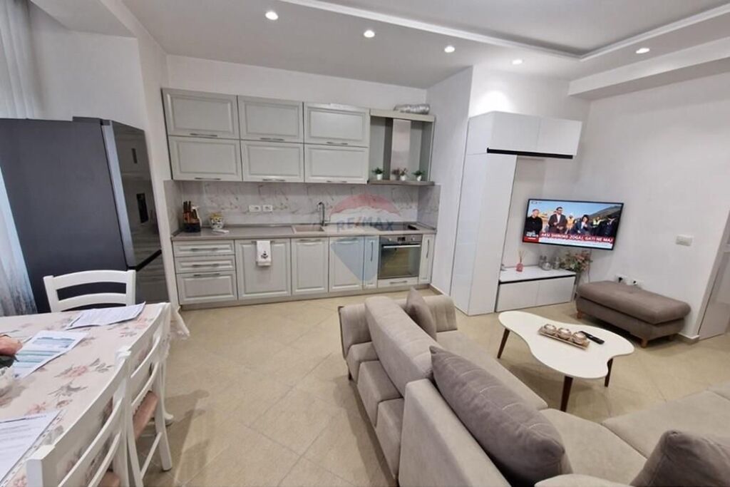 Apartment for rent in Komuna e Parisit