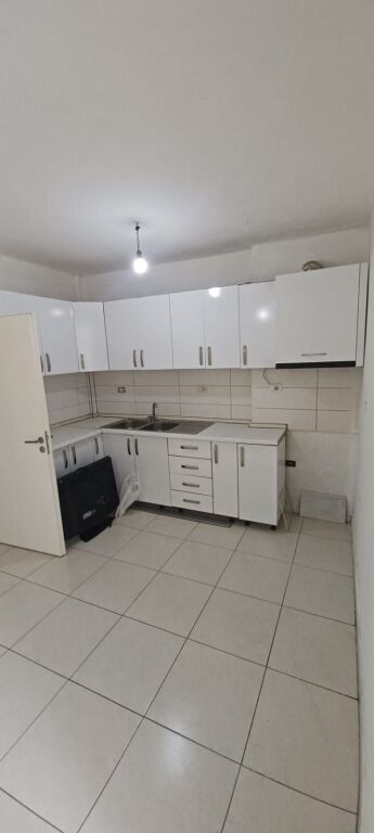 Xhamllik, Nikolla Zoraqi St. apartment 3+1+2 for rent, partially furnished 40,000Leke
