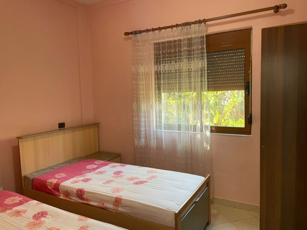 Affittasi in Unaza 2+1+Parcheggio 450 All