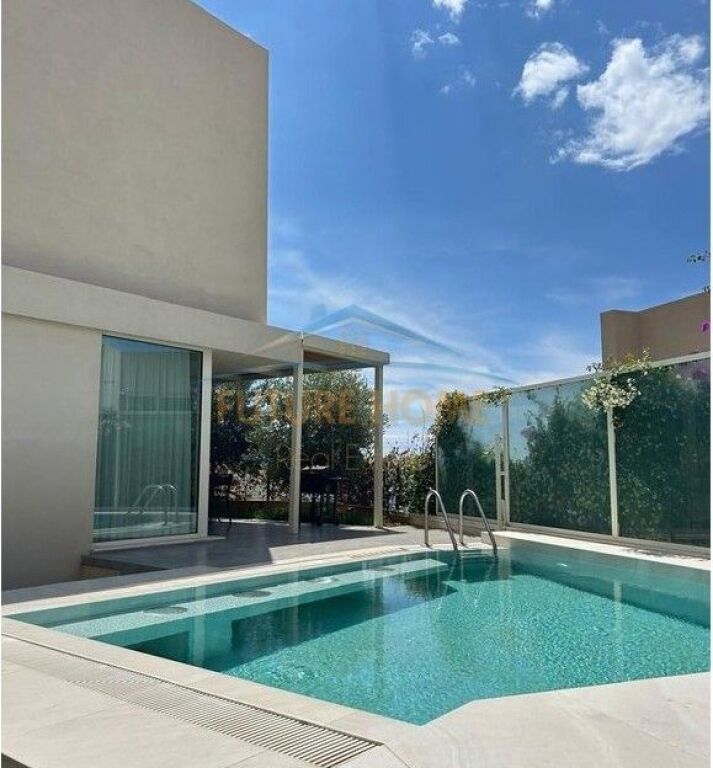 Në Shitje, Vila e Bashkangjitur + Shtëpi Mysafiri, Green Coast Residence