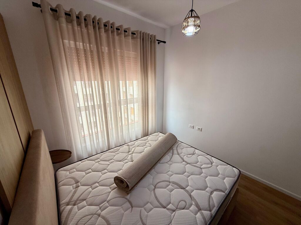📣 AFFITTO SUPER Appartamento 1+1 📍 Complesso Kadiu, Ali Dem ✨   🏢 Nuova Costruzione  🛋️ Arredato Con Architetto In Modo Contemporaneo  ✅ Mai Abitato Prima   💶 Prezzo 45.000 Leke/Mese