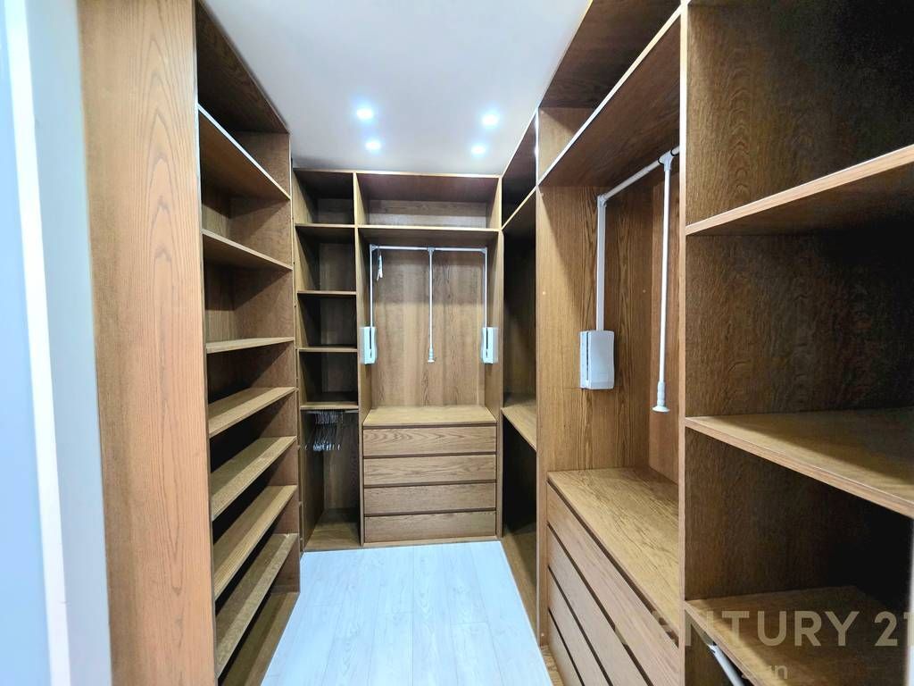 APARTAMENT 2+1+2 QIRA PRANE LIQENIT ARTIFICIAL 1,300 €