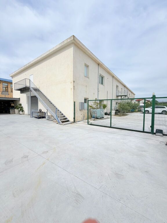 JEPET ME QERA MAGAZINE NE ZONEN E SHKOZETIT, DURRES