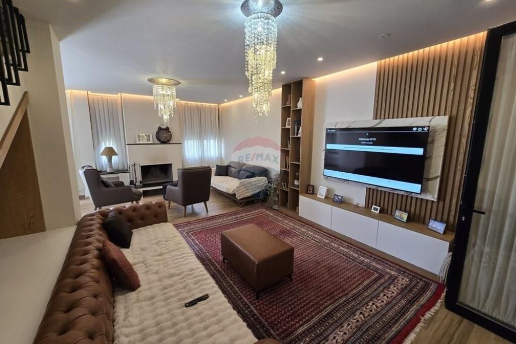 Vilë 3-katëshe me qera në Bërzhitë