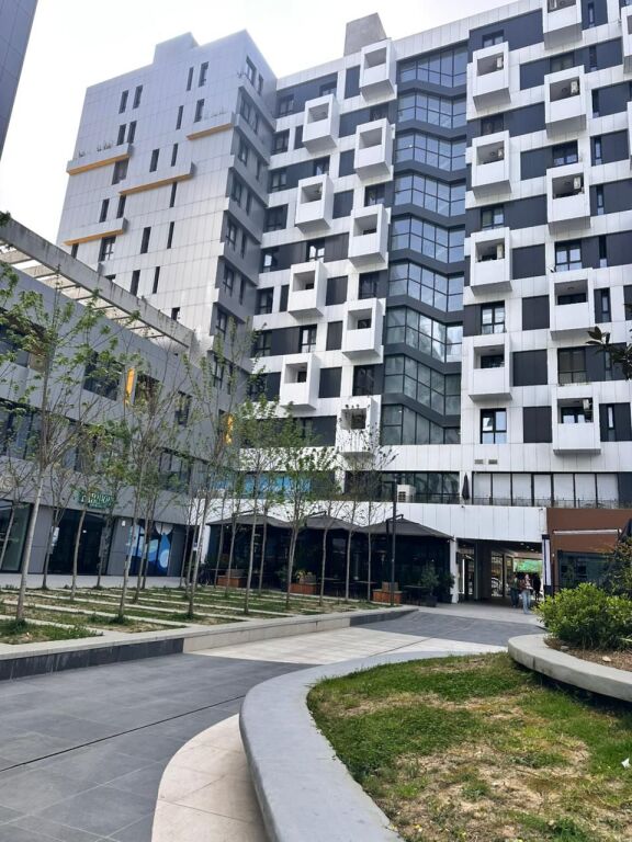  Ambient për Zyra me Qira – Square 21