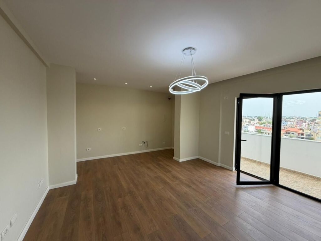 Shitet Apartament 2+1