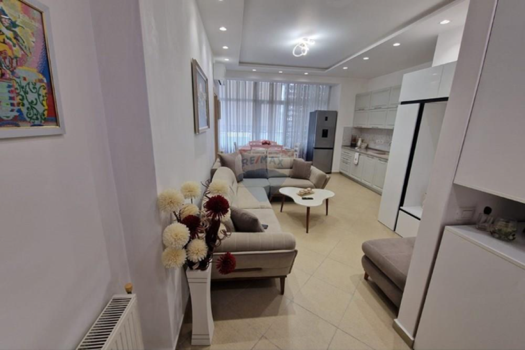 Appartamento in affitto 1+1 a Komuna e Parisit