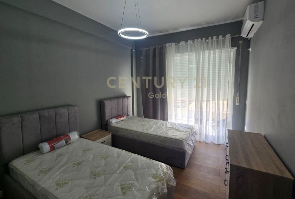 APPARTAMENTO IN AFFITTO 2+1+2+ POSTO AUTO, GIARDINO BOTANICO. 