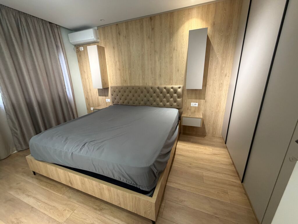 1+1, commune of Paris, bar fogu, 750 euro