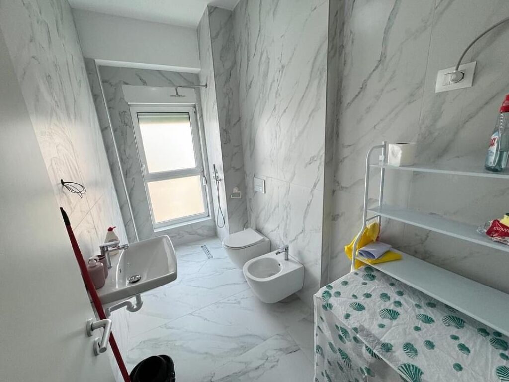 🏡 Affittasi appartamento 1+1 📍 Ali Demi, Residenza Kaimi💶 Prezzo: 35.000 lek/mese (non trattabile)