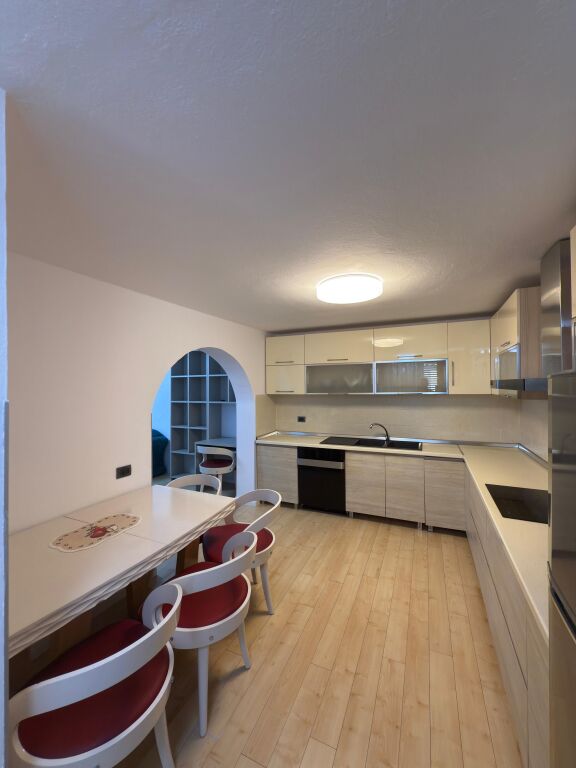 Shiter apartament 2+1 te rruga Elbasanit