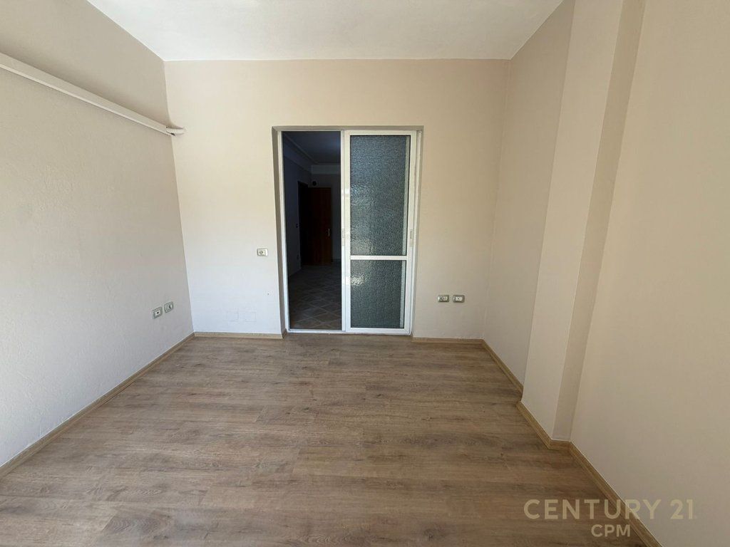 Apartament 2+1 per shitje te Rruga e Kavajes