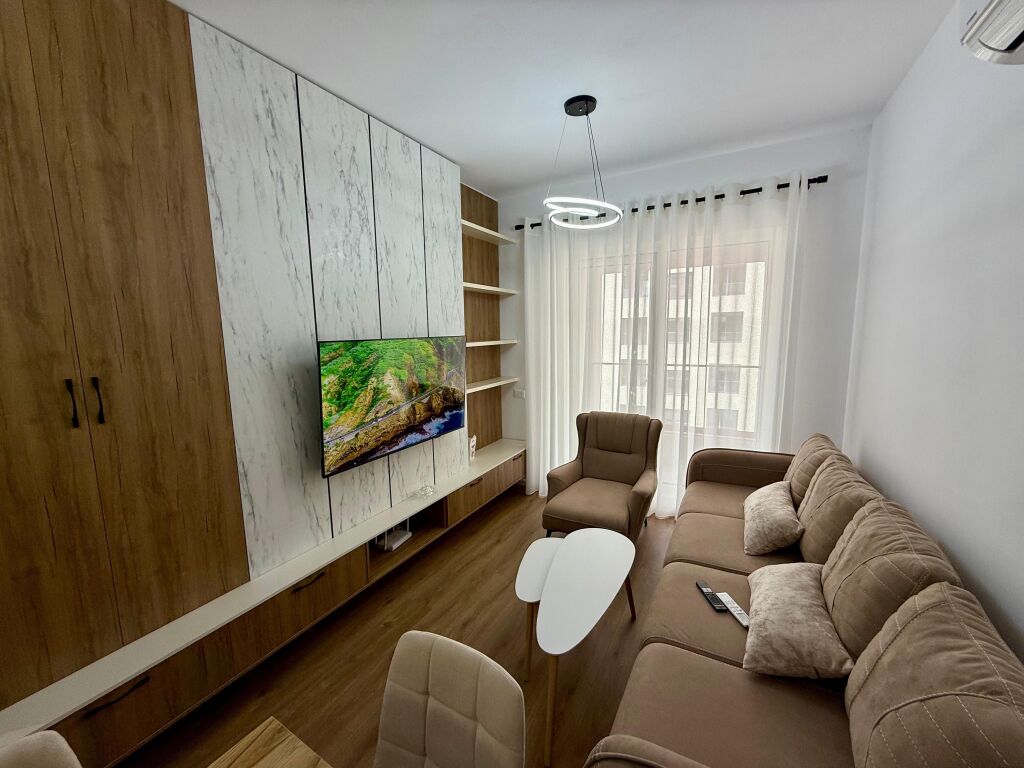 📣 AFFITTO SUPER Appartamento 1+1 📍 Complesso Kadiu, Ali Dem ✨   🏢 Nuova Costruzione  🛋️ Arredato Con Architetto In Modo Contemporaneo  ✅ Mai Abitato Prima   💶 Prezzo 45.000 Leke/Mese