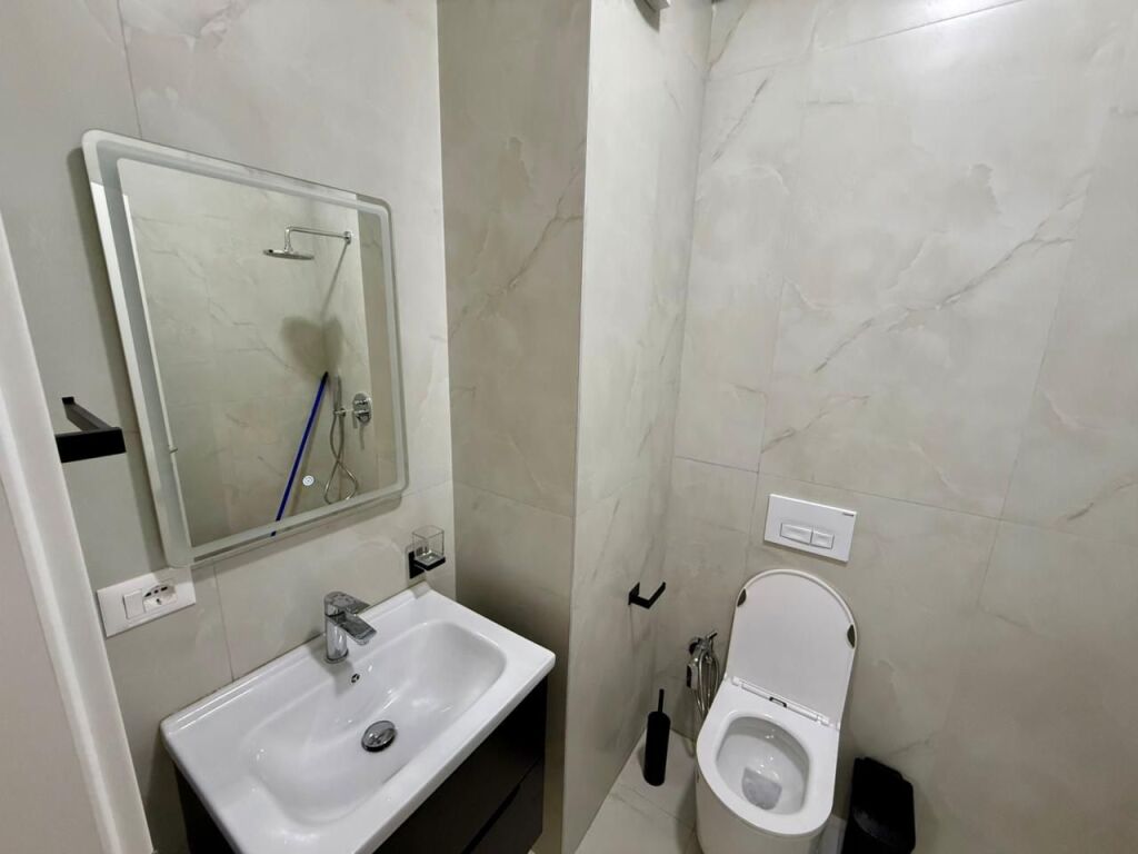 📣 AFFITTO SUPER Appartamento 1+1 📍 Complesso Kadiu, Ali Dem ✨ 💶 Prezzo 45.000 Leke/Mese