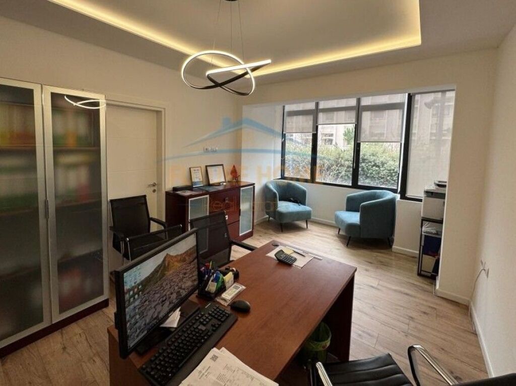 Qera Ambient Biznesi, Bulevardi Zogu 1, Tirane