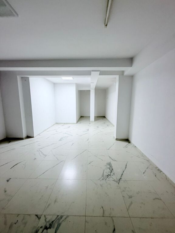 BUSINESS PREMISES FOR RENT NEAR THE MARKET, DURRES