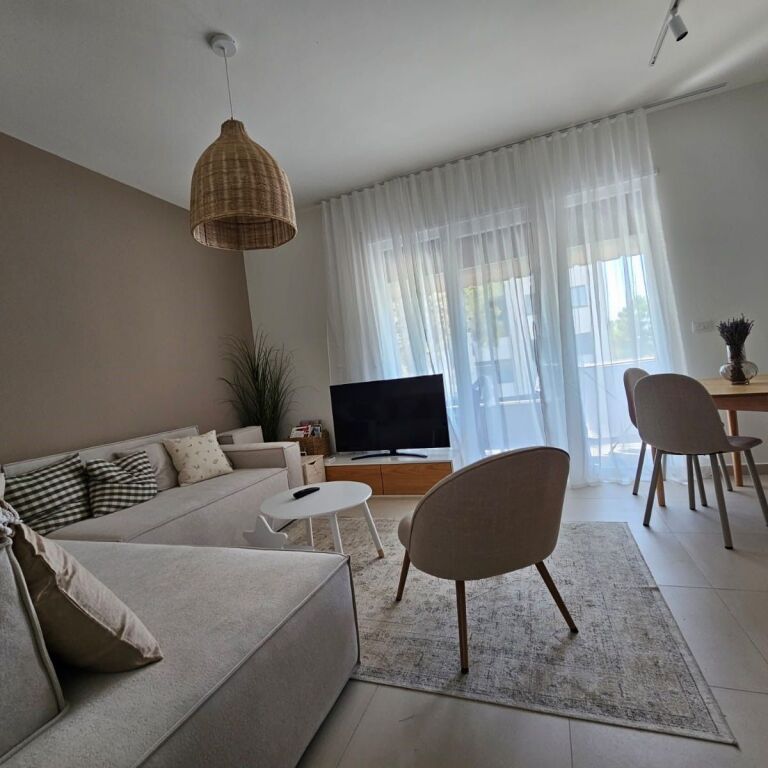 🏝️ Solo 100 m dal mare – Appartamento 1+1 in Vendita ✨  📍 Valamar Residence – Baia di Lalëz