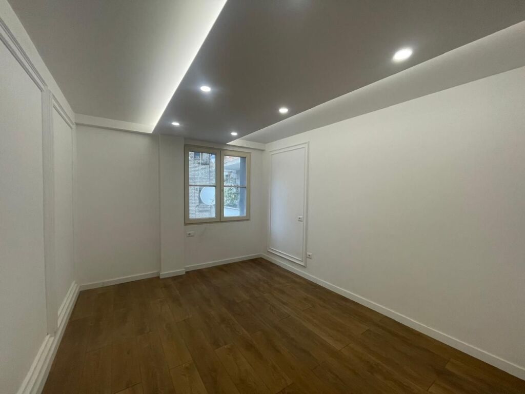 Ambjent Zyre me qera - Shkolla e Baletit